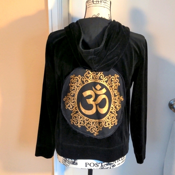 Black Velvet yoga hoodie with Om symbol - Picture 2 of 5